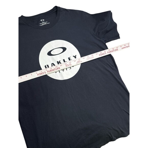 Oakley T-Shirt Men’s XL Black Short Sleeve Regular Fit Graphic Print 1975 Tee - Picture 4 of 7